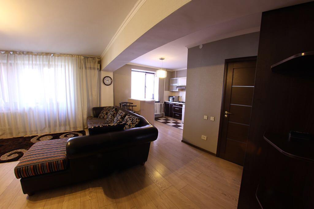 Apartments On Shevchenko 129 Almaty Bagian luar foto