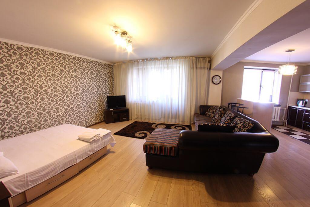 Apartments On Shevchenko 129 Almaty Bagian luar foto